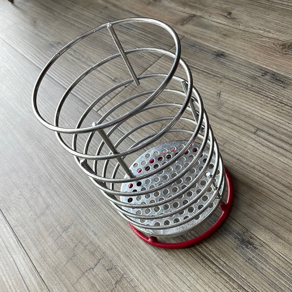 Utensil holder